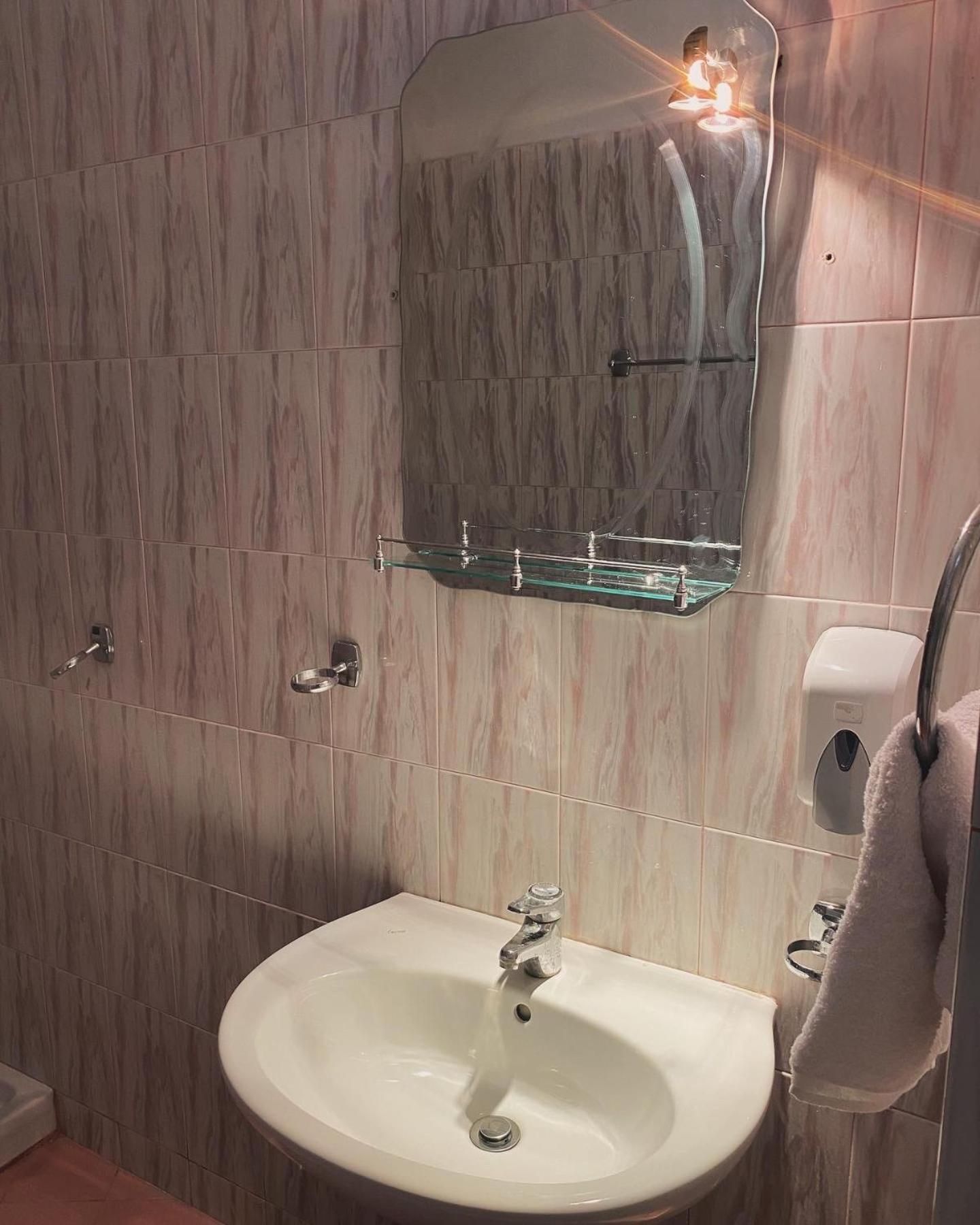 Hotel Belind بيرات المظهر الخارجي الصورة